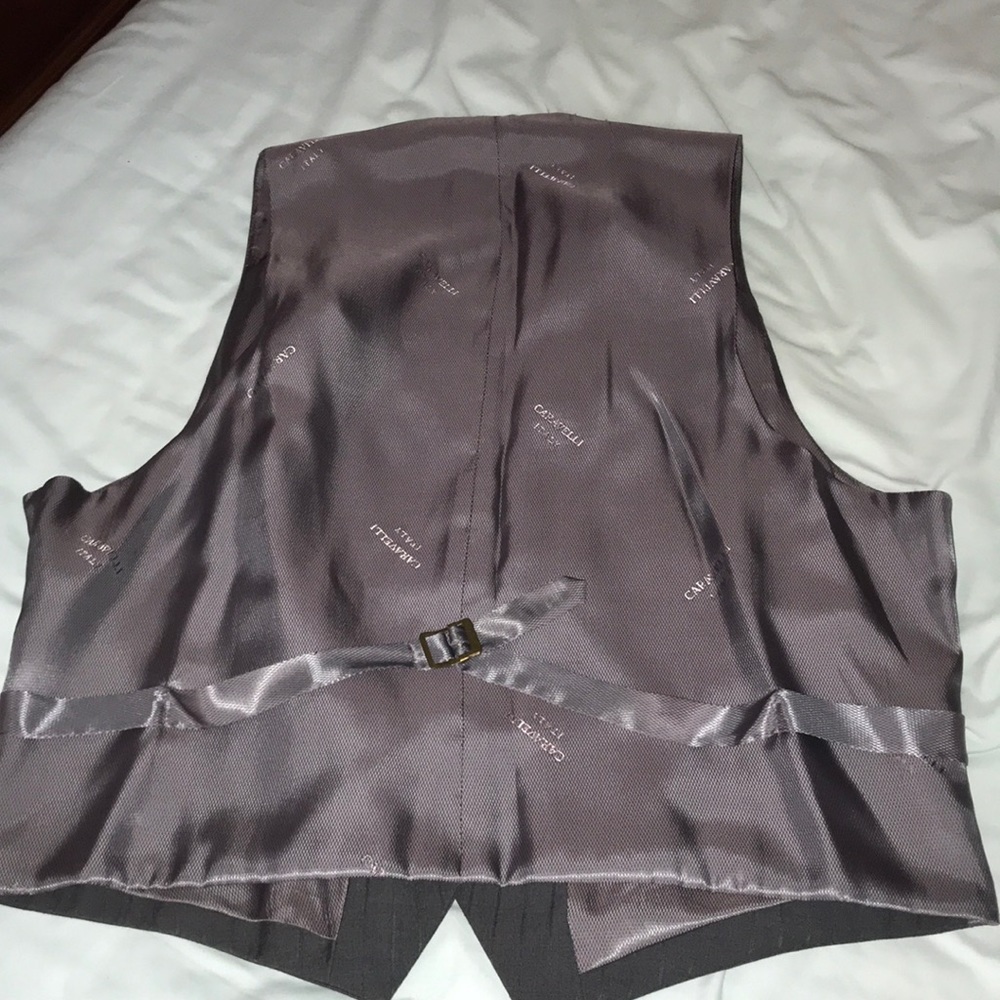 Vest - Picture 2 of 5